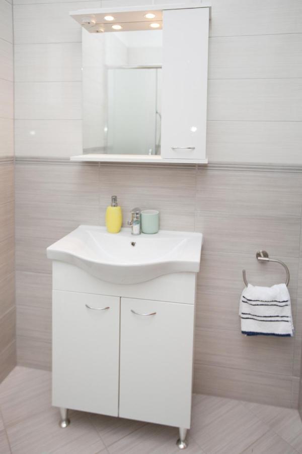 Apartmani Lea Starigrad Paklenica Exterior photo