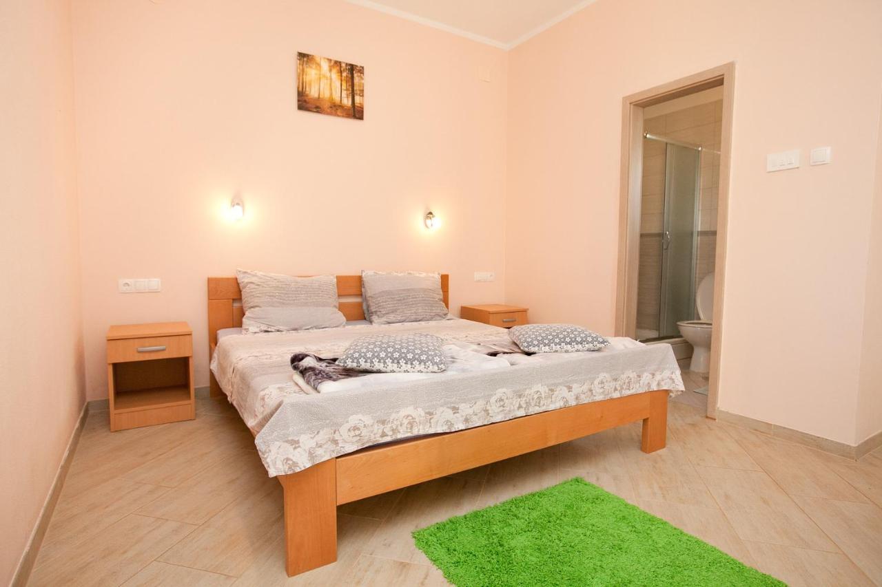 Apartmani Lea Starigrad Paklenica Exterior photo