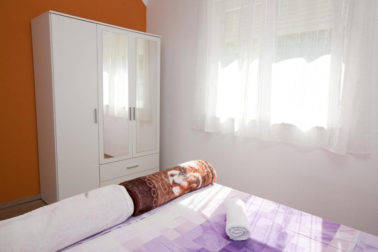 Apartmani Lea Starigrad Paklenica Exterior photo