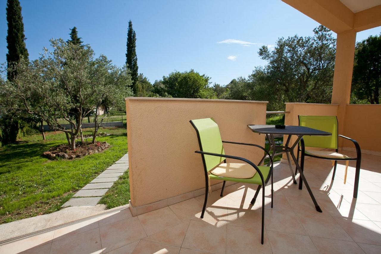 Apartmani Lea Starigrad Paklenica Exterior photo