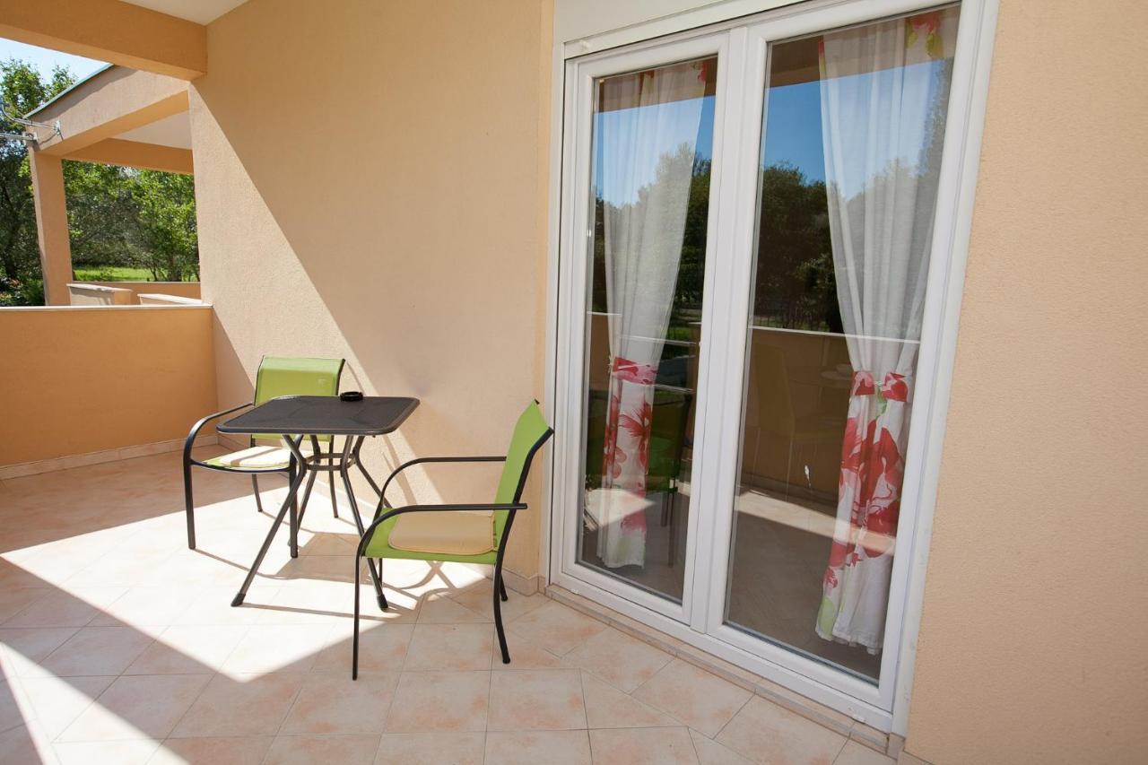 Apartmani Lea Starigrad Paklenica Exterior photo