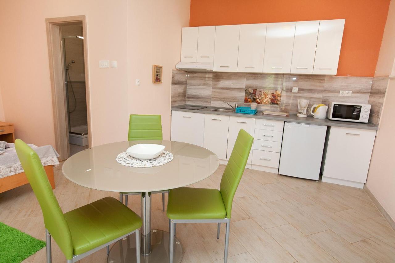 Apartmani Lea Starigrad Paklenica Exterior photo