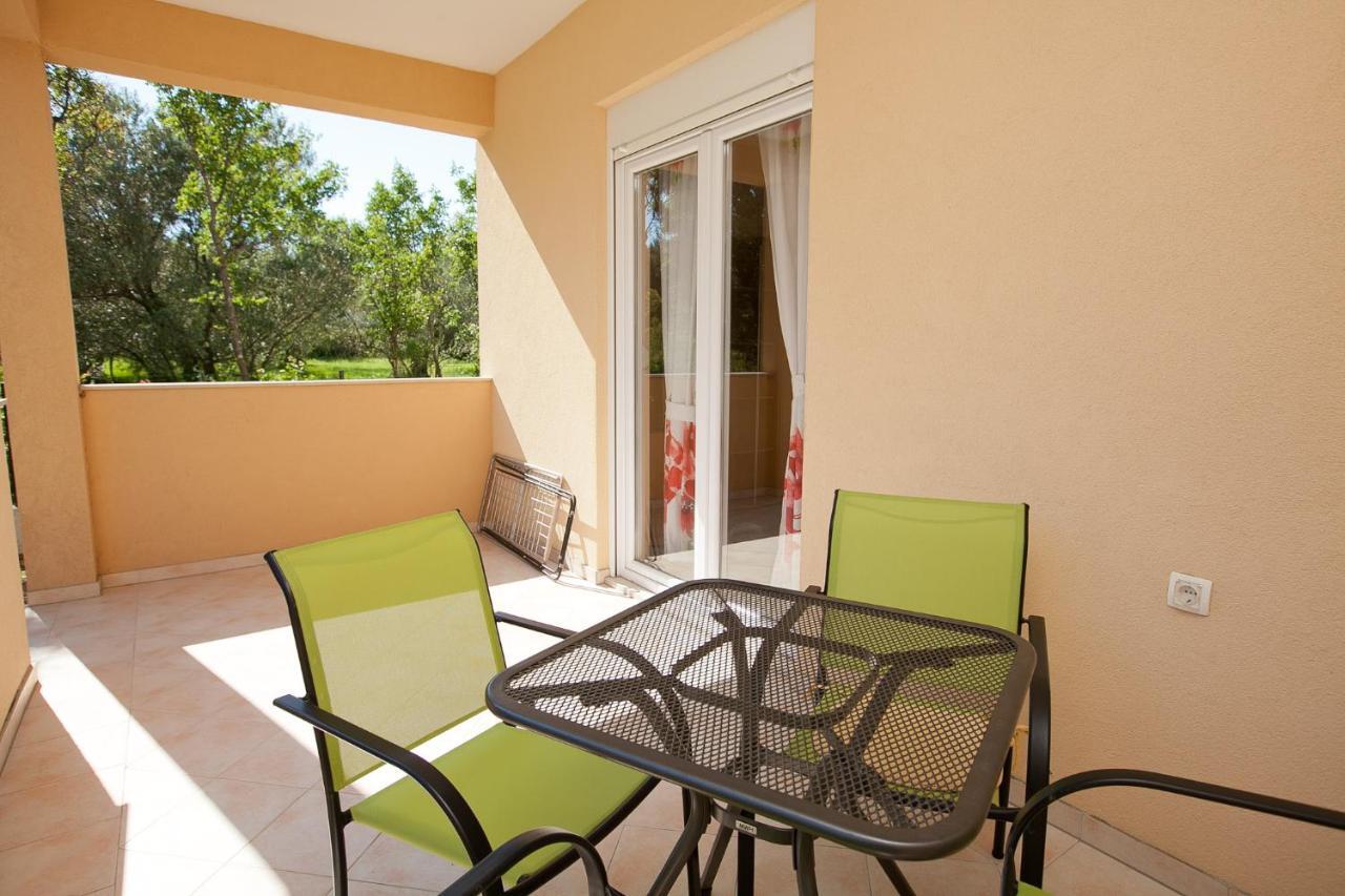 Apartmani Lea Starigrad Paklenica Exterior photo