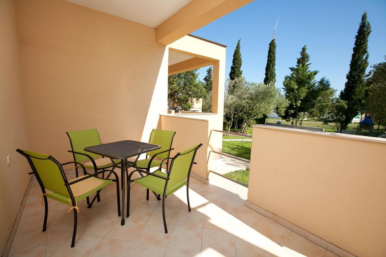 Apartmani Lea Starigrad Paklenica Exterior photo