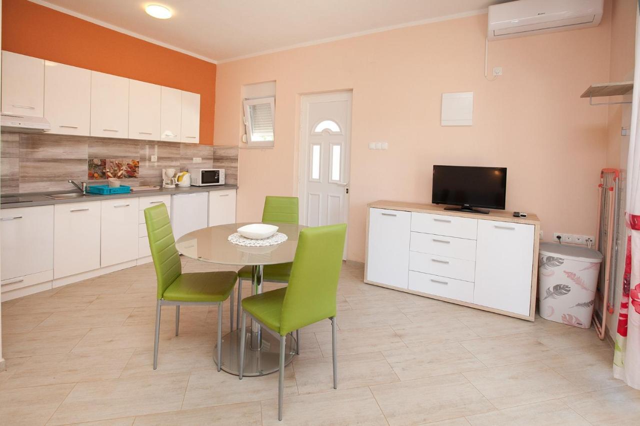 Apartmani Lea Starigrad Paklenica Exterior photo