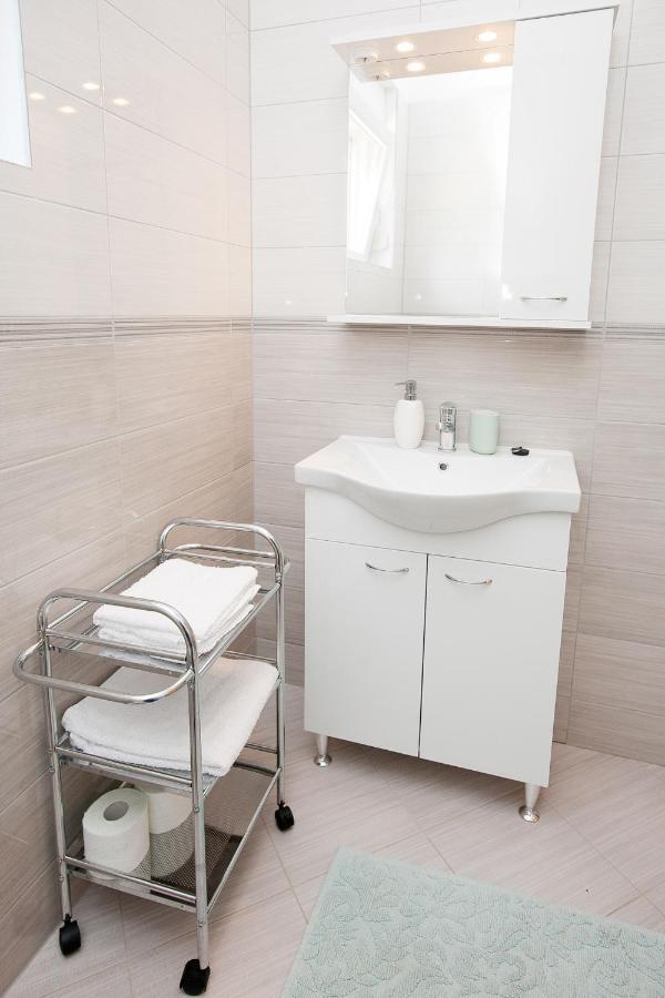 Apartmani Lea Starigrad Paklenica Exterior photo